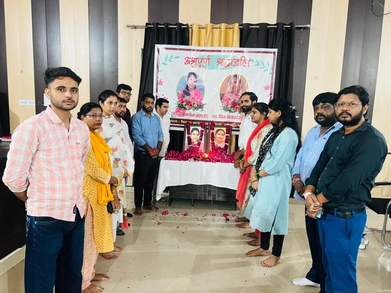 शोक सभा का आयोजन:ब्लॉक हरख के कार्यालय परिसर में हुआ शोक सभा का आयोजन भावपूर्ण श्रद्धांजलि